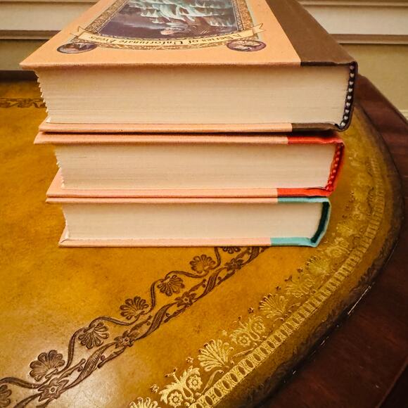 Series of Unfortunate Events Box Set Books The Gloom Looms by Lemony Snicket NEW - Picture 7 of 8